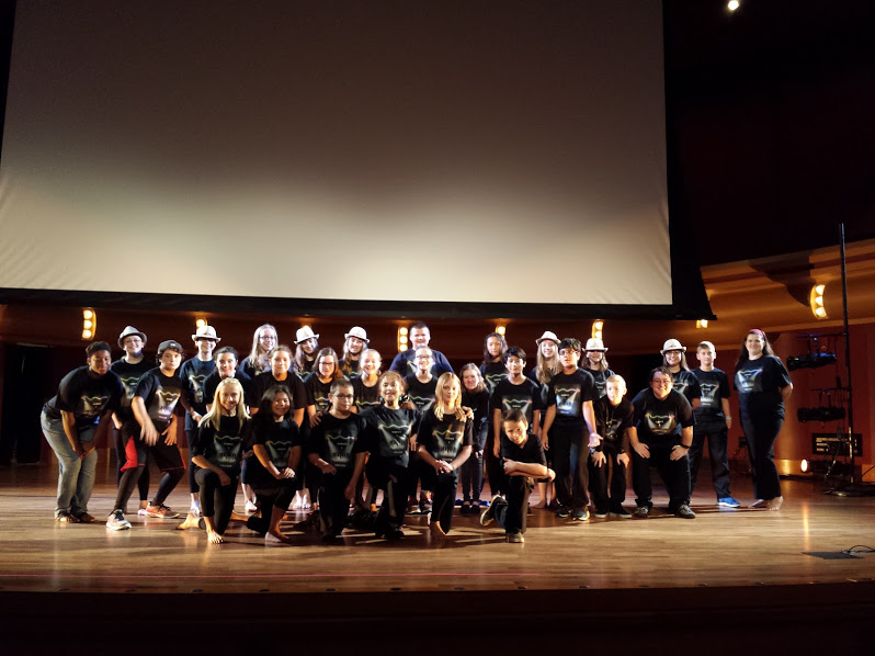 2015 cast on stage at De Bartolo Performing Arts Center